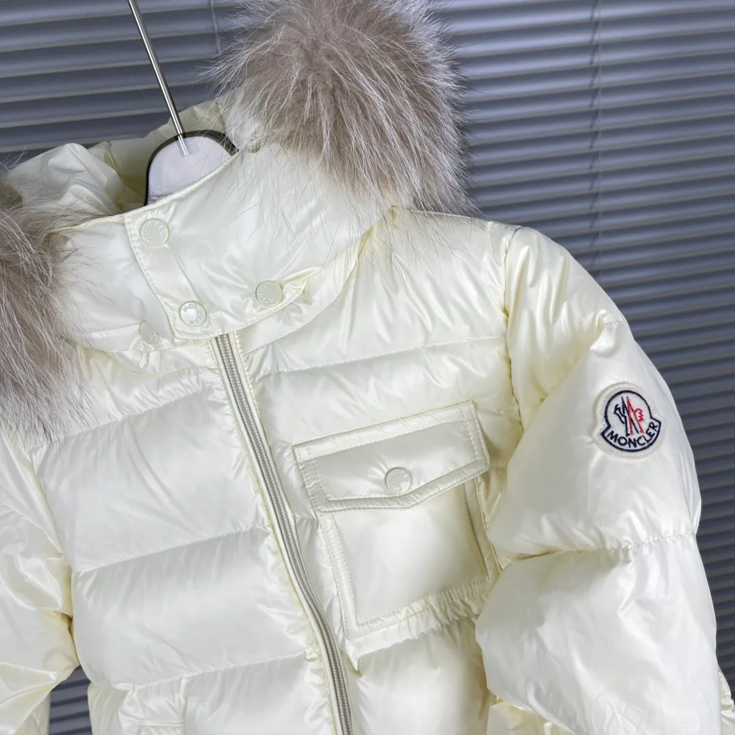 Women's Jackets And Down Jackets MONCLER 17912626