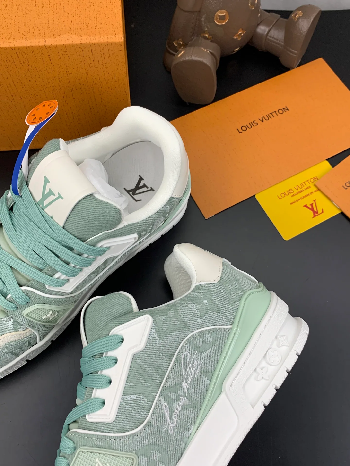 Women's Sneakers LOUIS VUITTON 17545277