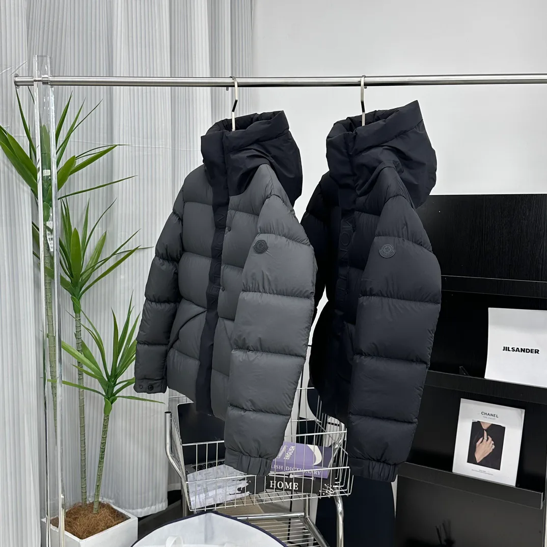 Women's Jackets And Down Jackets MONCLER 18415710