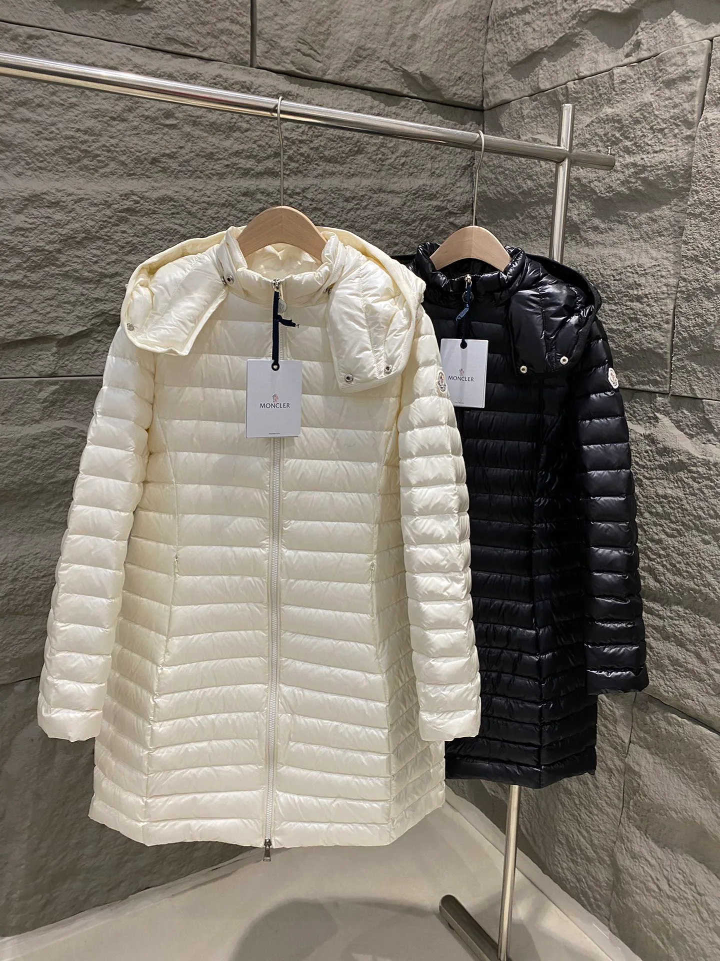 Women's Jackets And Down Jackets MONCLER 18016655