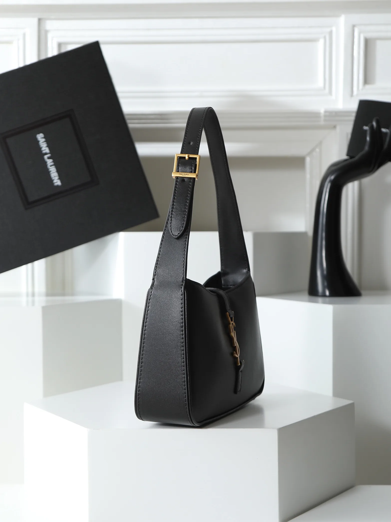 Women's Classic Handbags SAINT LAURENT 18005140