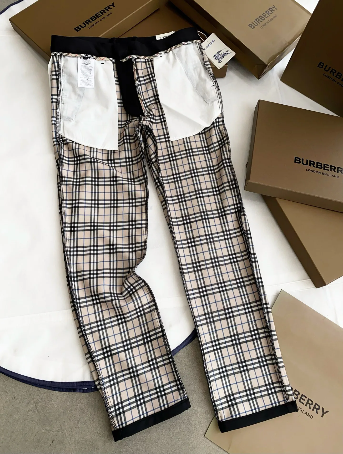 Men's Trousers BURBERRY 17973669