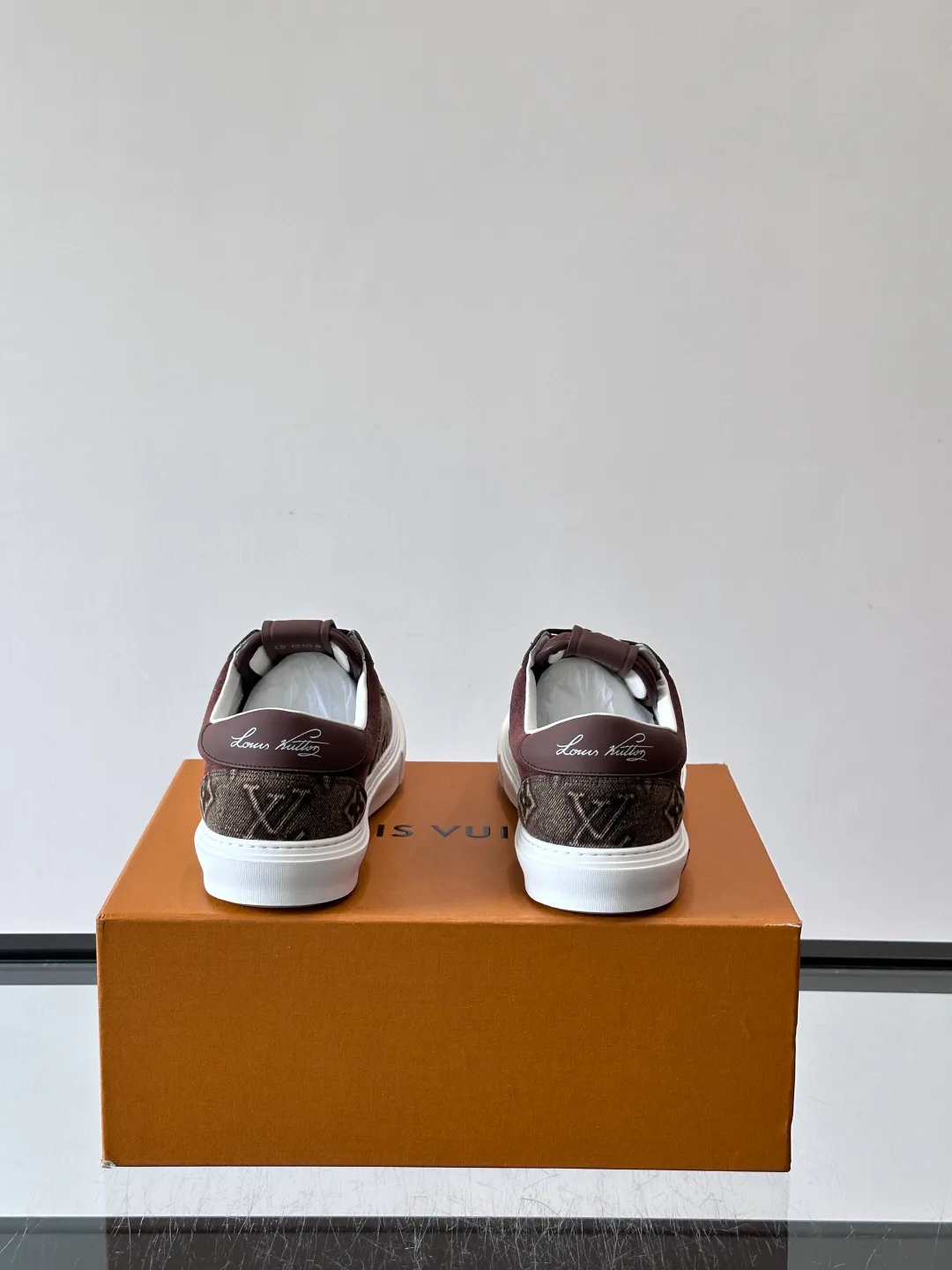 Women's Sneakers LOUIS VUITTON 17037734