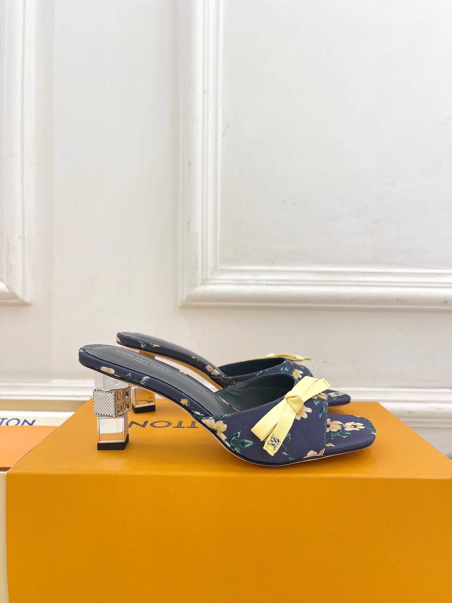Women's Mules And Clogs LOUIS VUITTON 18034944