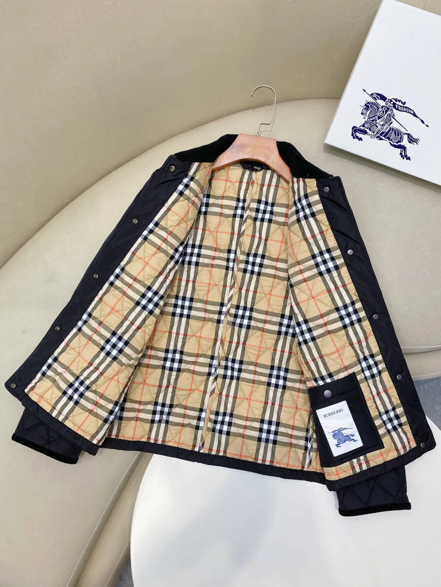 Women's Jackets And Down Jackets BURBERRY 18140707