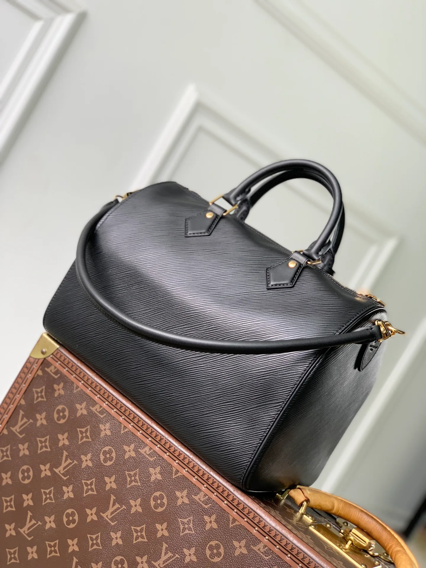 Women's Classic Handbags LOUIS VUITTON 18147547