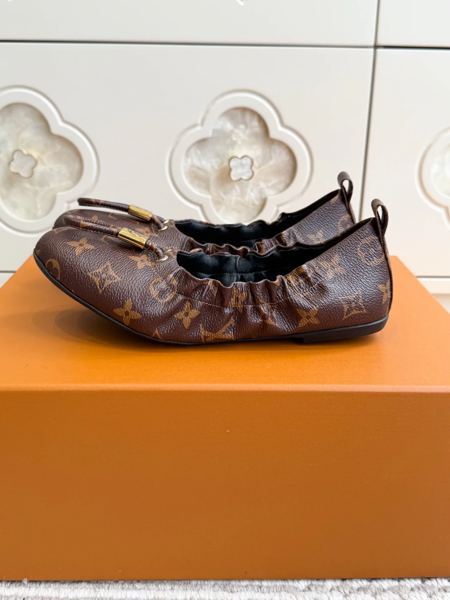 Women's Ballet Flats LOUIS VUITTON 18414277