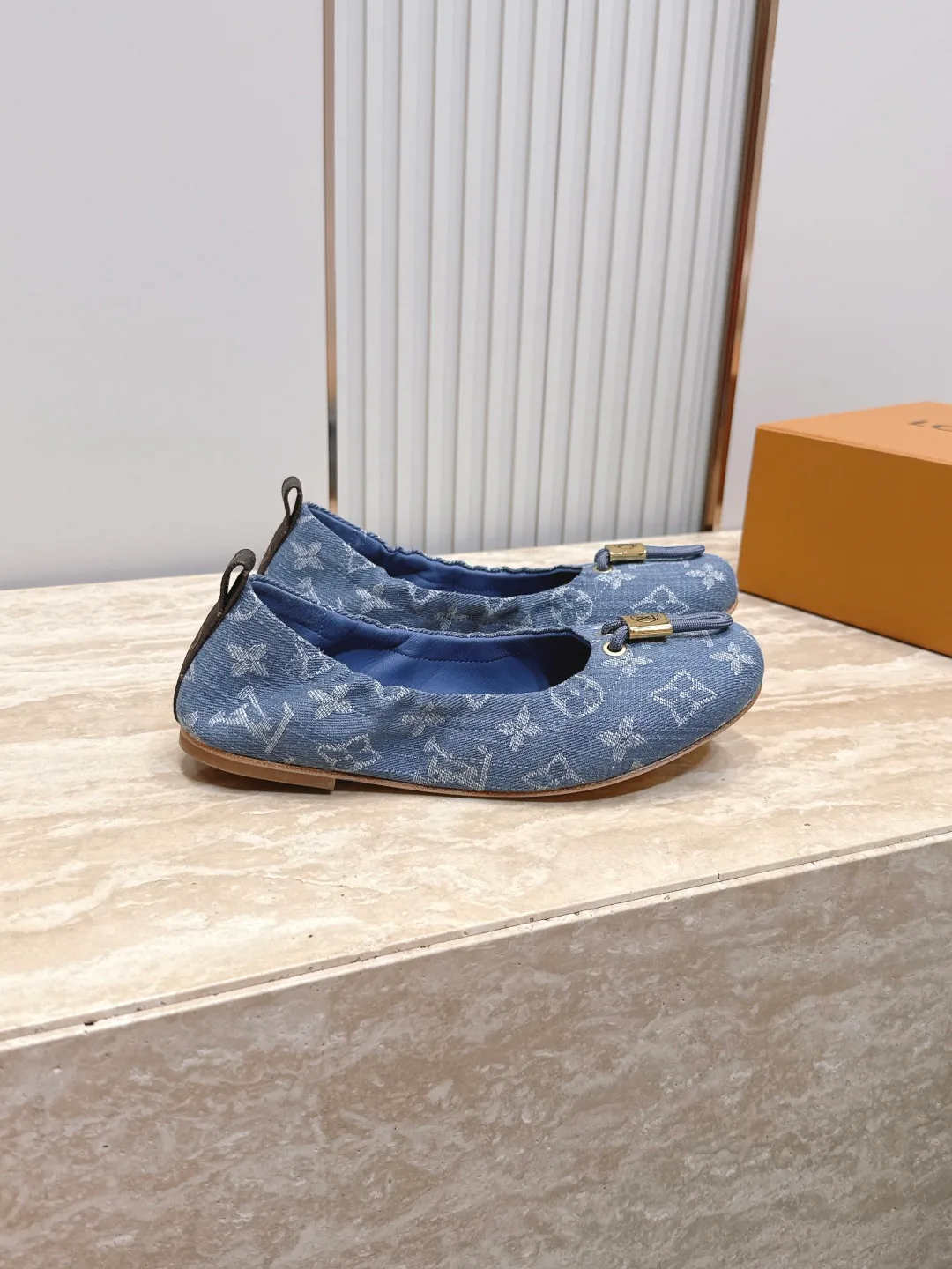 Women's Ballet Flats LOUIS VUITTON 17178356