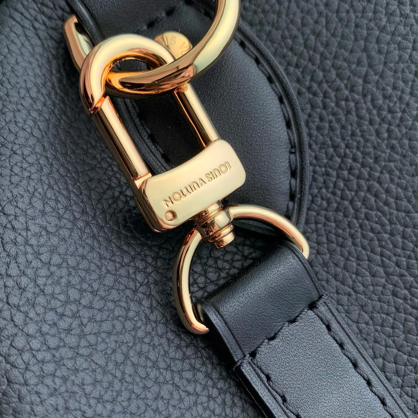 Women's Classic Handbags LOUIS VUITTON 18147525