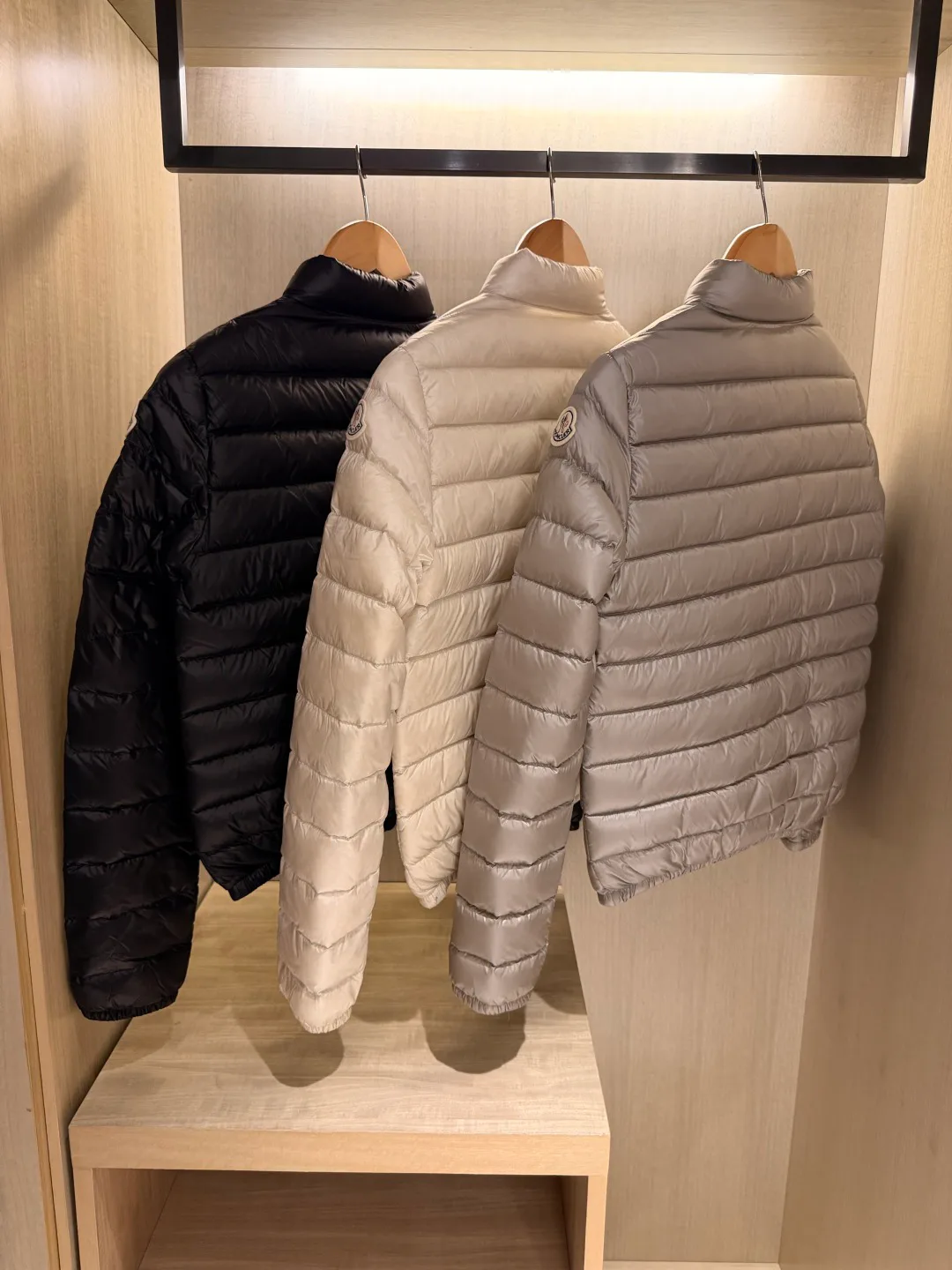 Women's Jackets And Down Jackets MONCLER 16890554