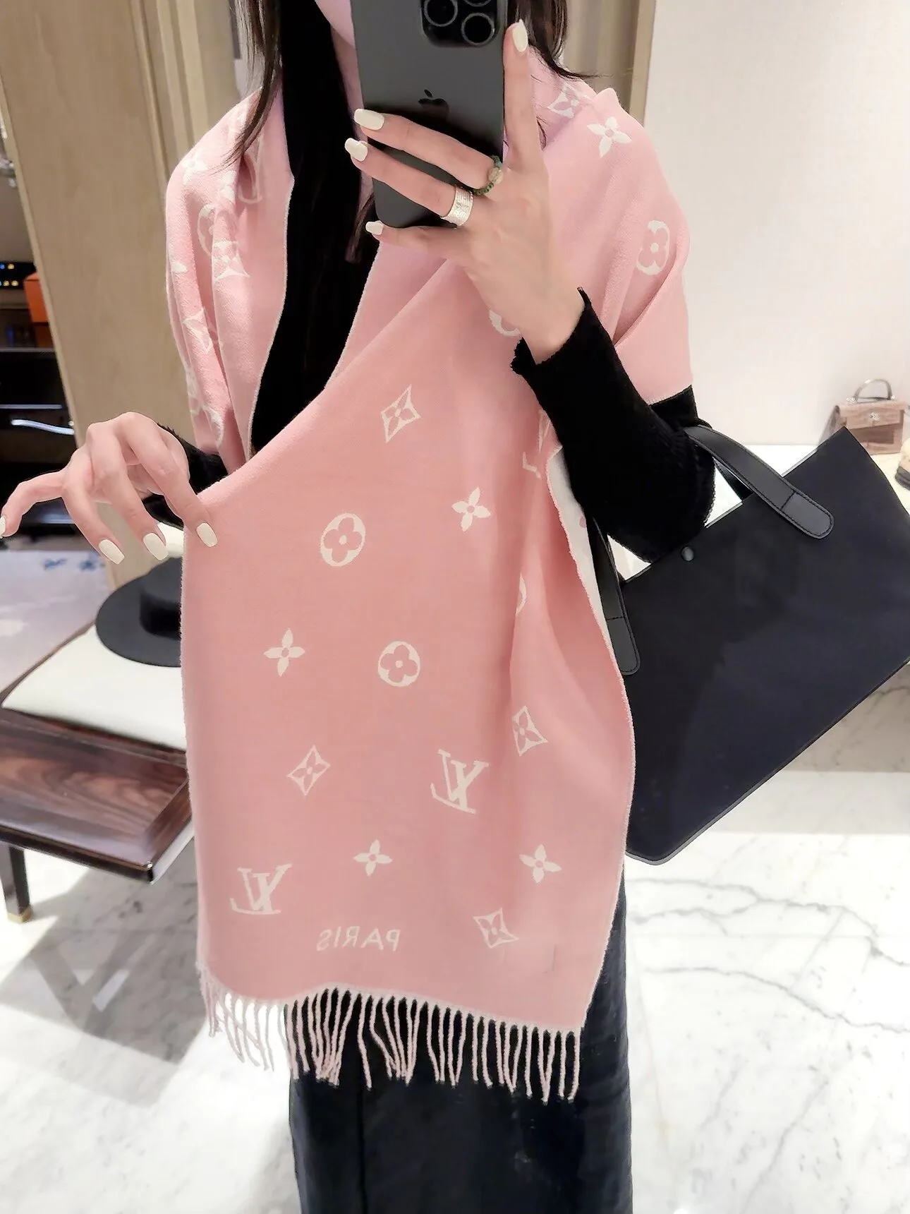 Scarves LOUIS VUITTON 18322601