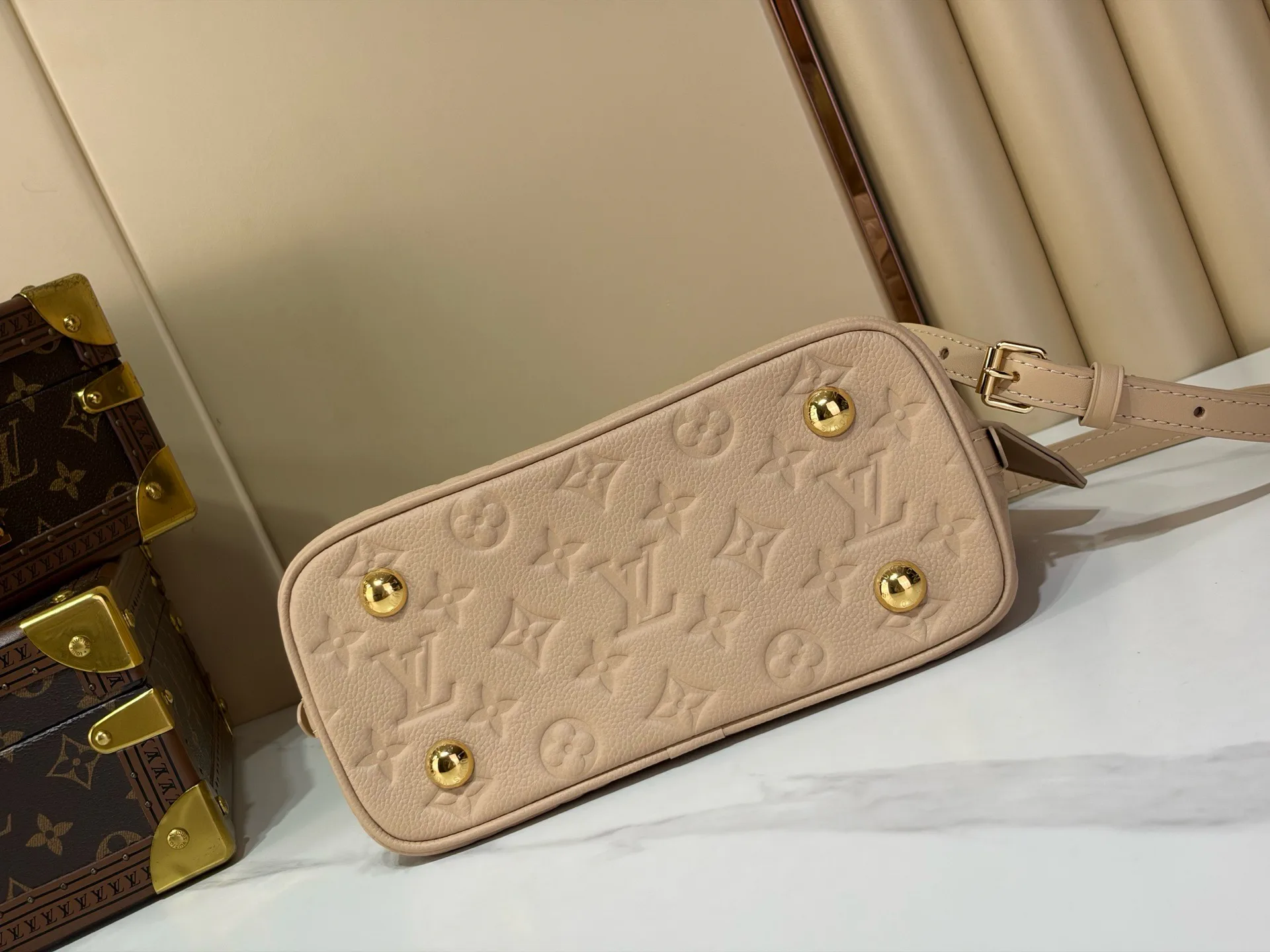 Women's Classic Handbags LOUIS VUITTON 18240306