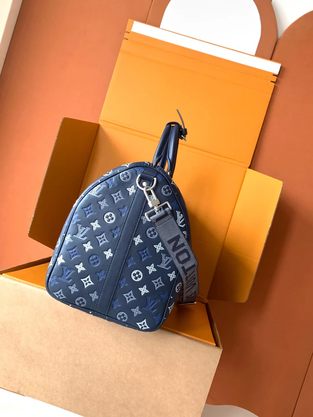 Women's Travel Bags LOUIS VUITTON 18521038