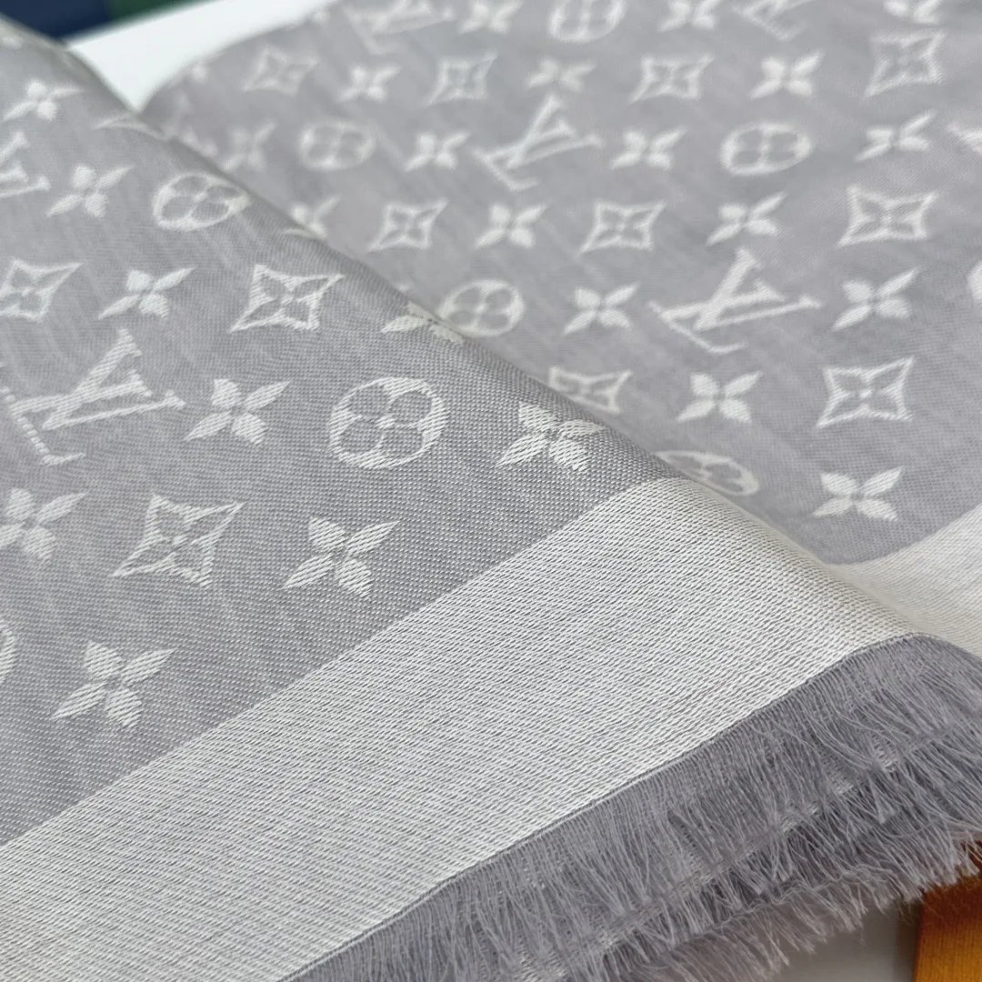 Scarves LOUIS VUITTON 17973627