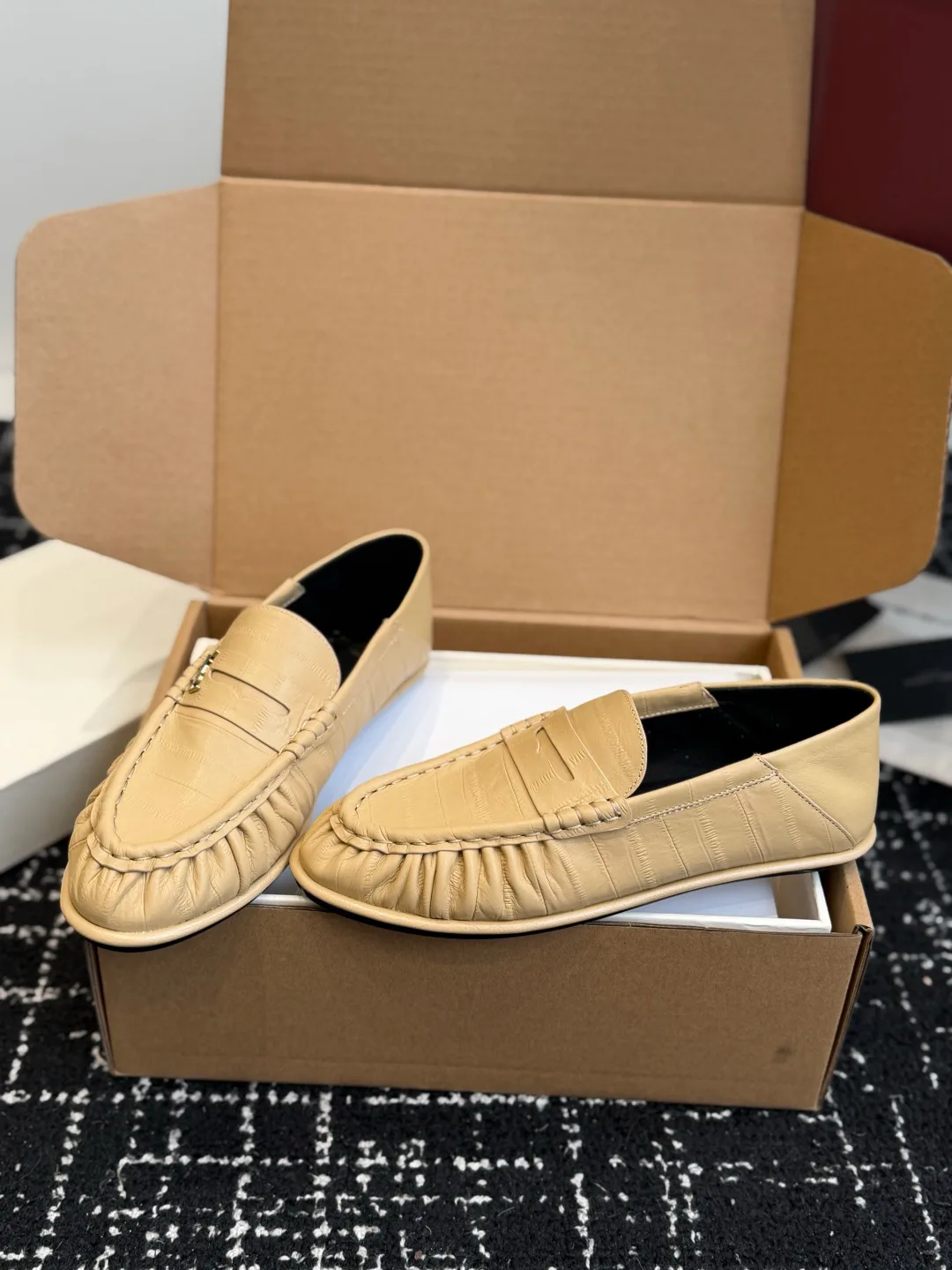Women's Loafers And Moccasins SAINT LAURENT 18164537