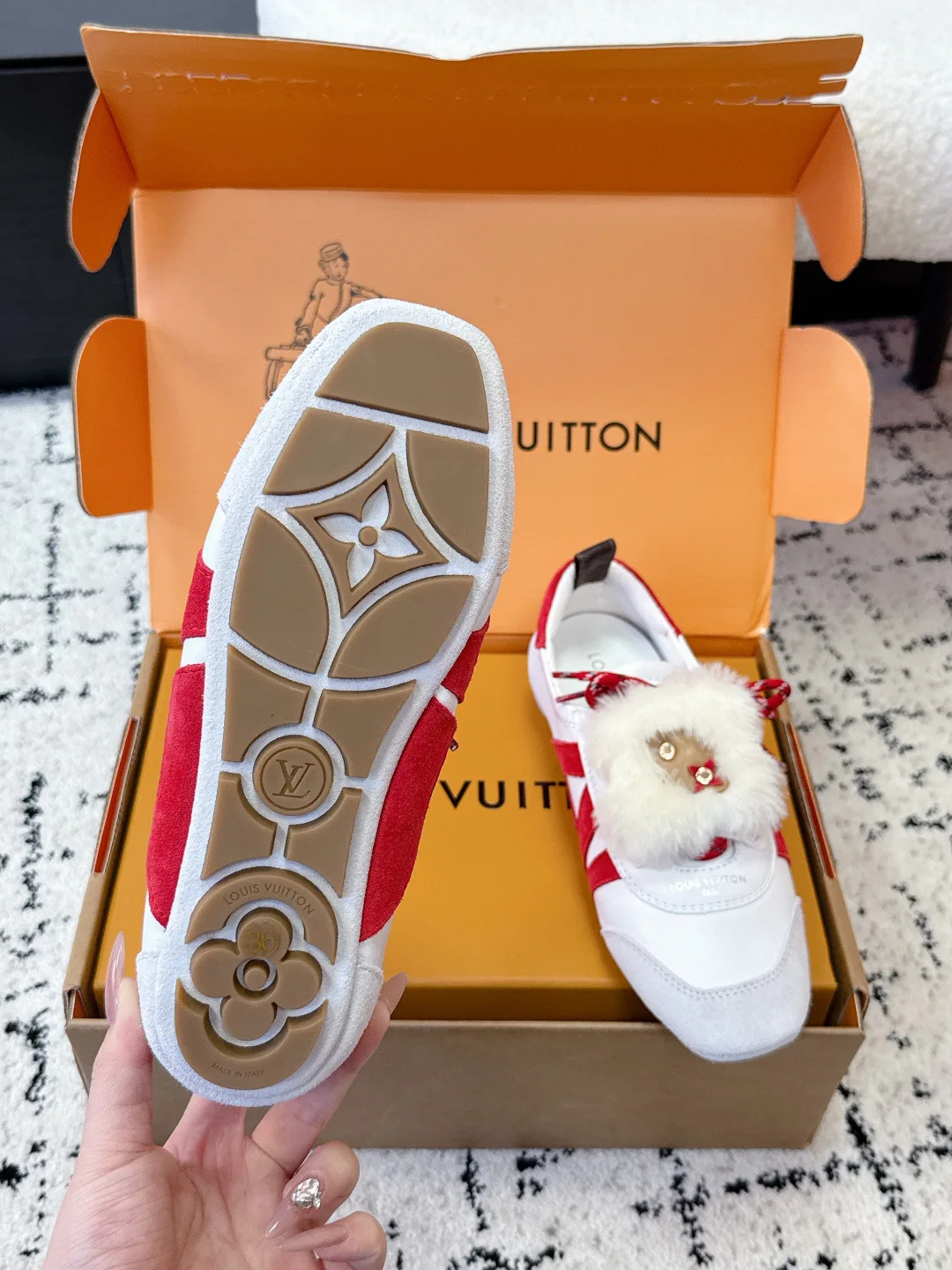 Women's Sneakers LOUIS VUITTON 18409659