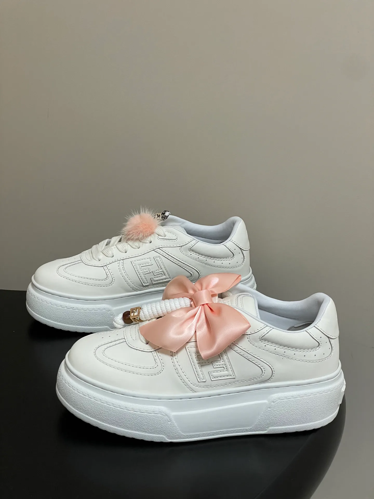 Women's Sneakers FENDI 18534374
