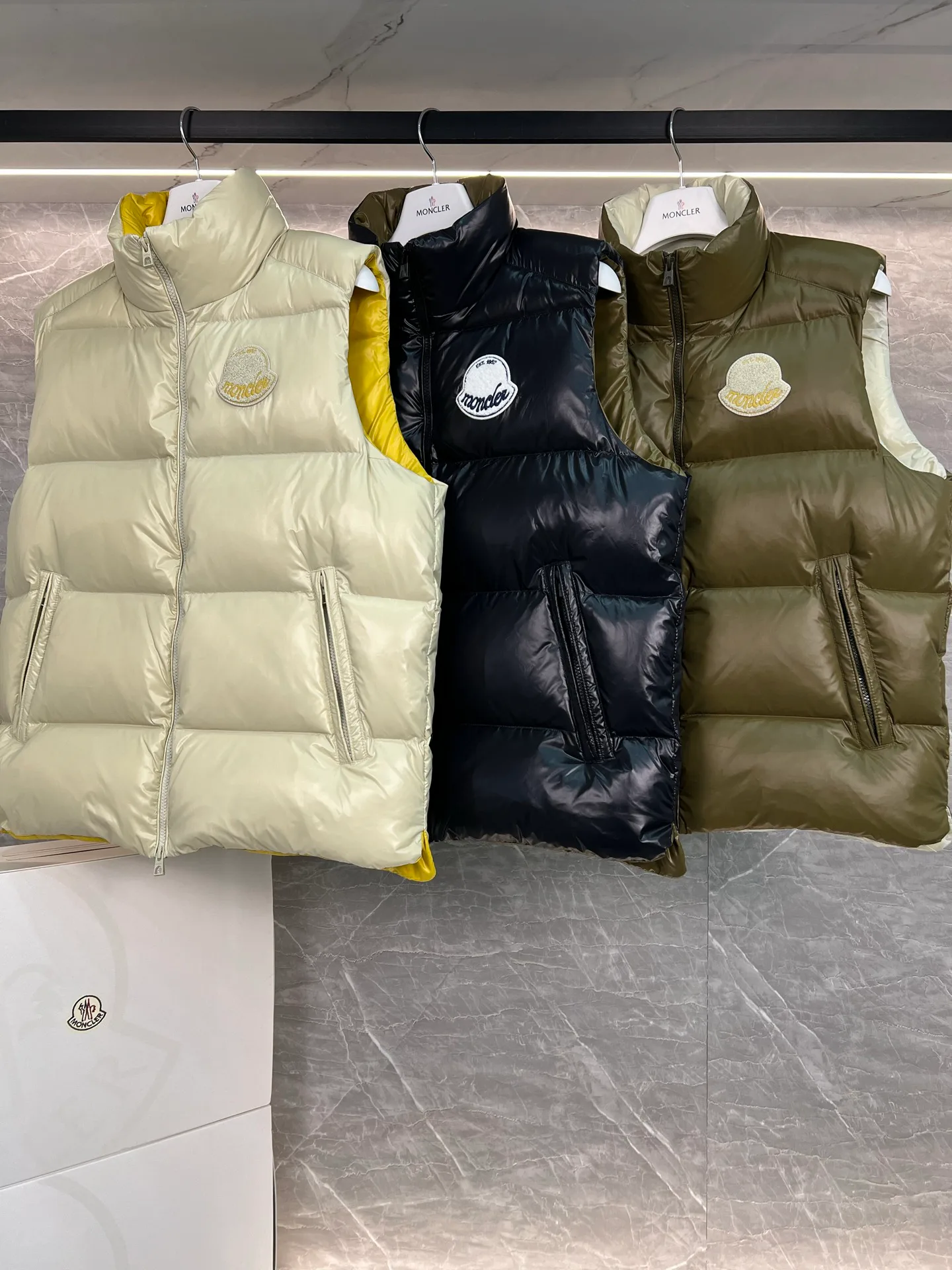 Жилеты Мужские Moncler 18599862