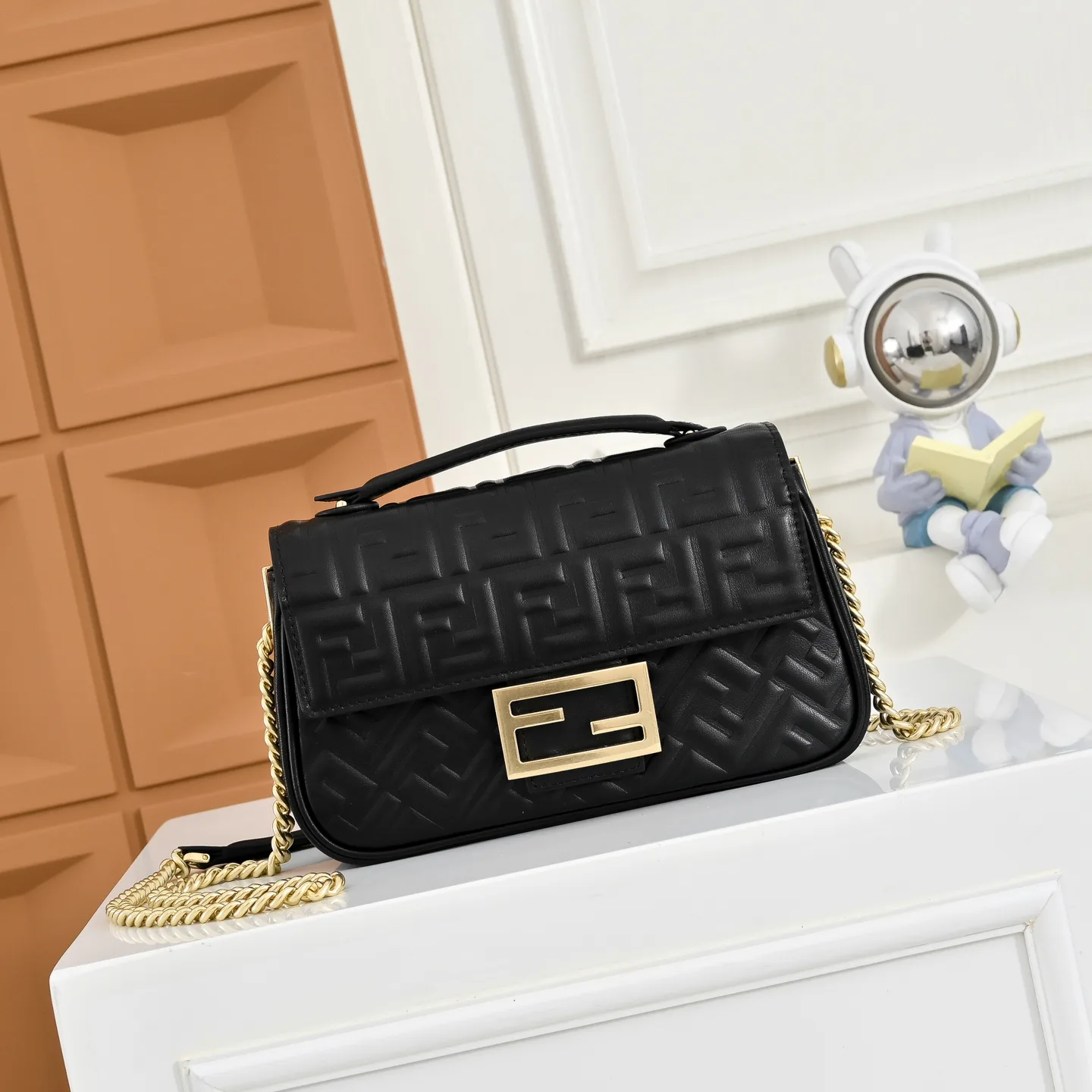 Классические Сумки Женские Fendi 18676183