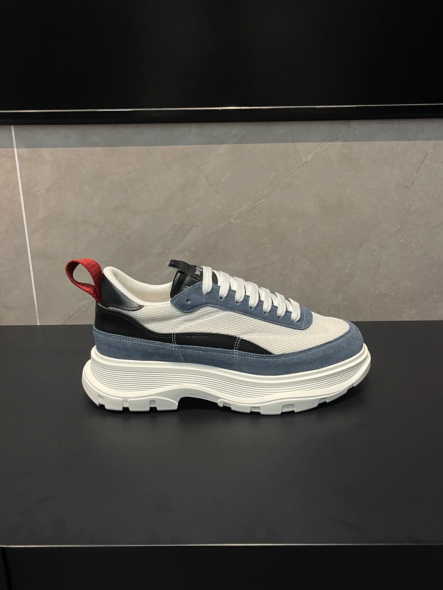 Women's Sneakers ALEXANDER MCQUEEN 18363949