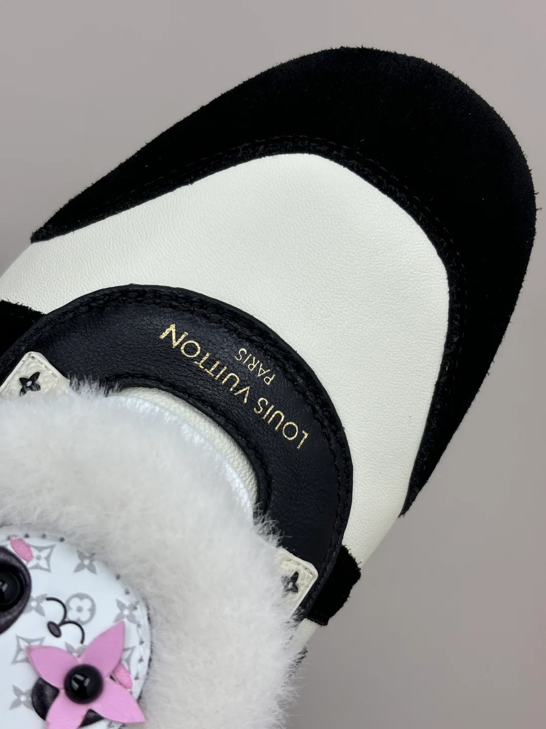 Women's Sneakers LOUIS VUITTON 18006199