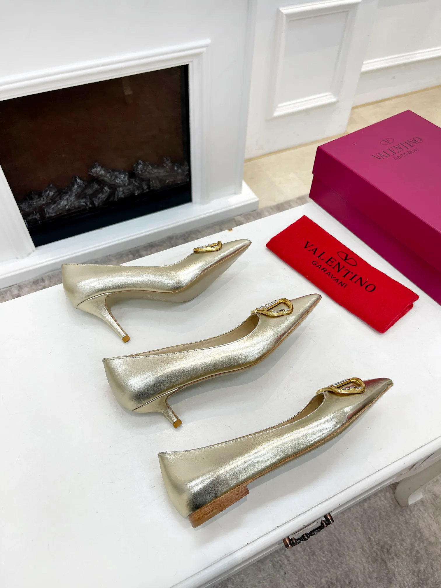 Women's Heels VALENTINO 17956847