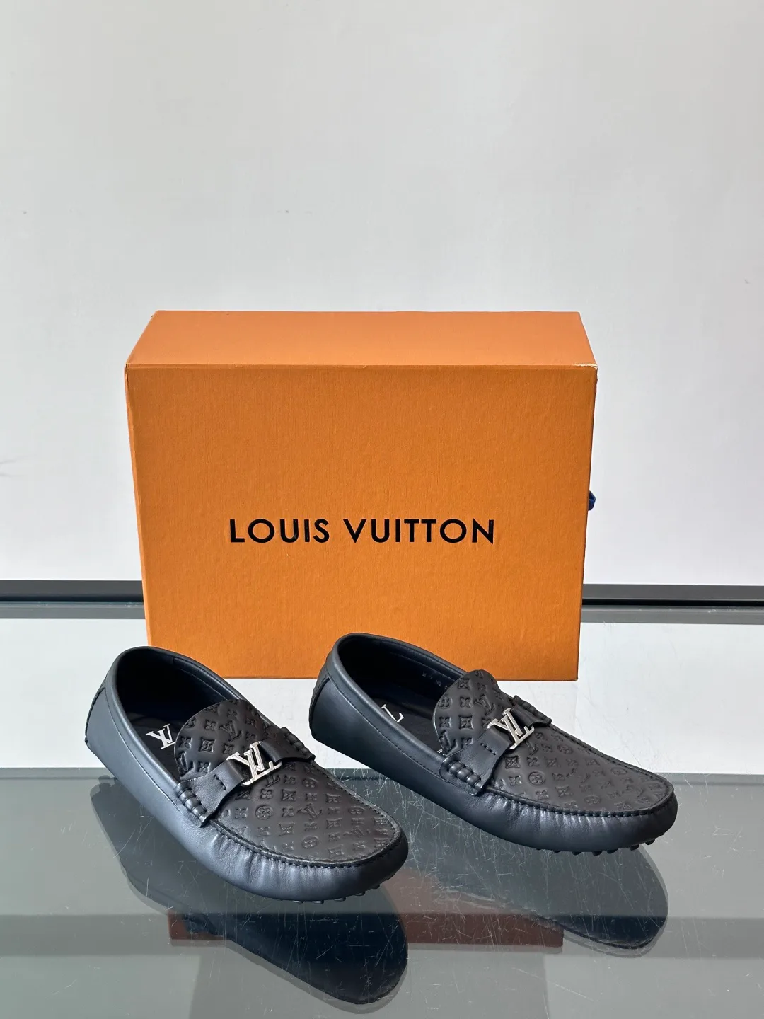 Men's Loafers And Dress Shoes LOUIS VUITTON 17760945