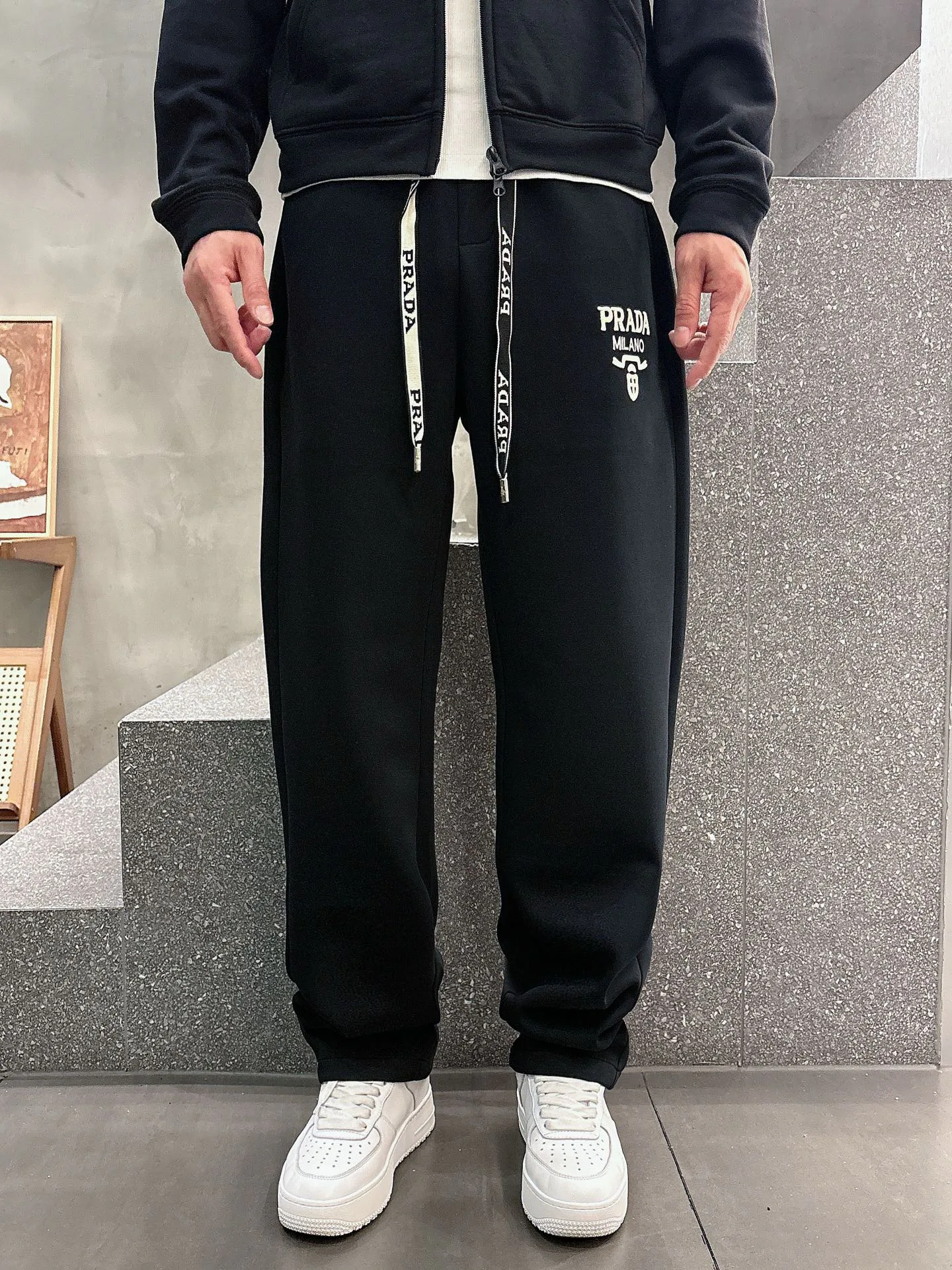 Брюки Мужские Prada 18596864