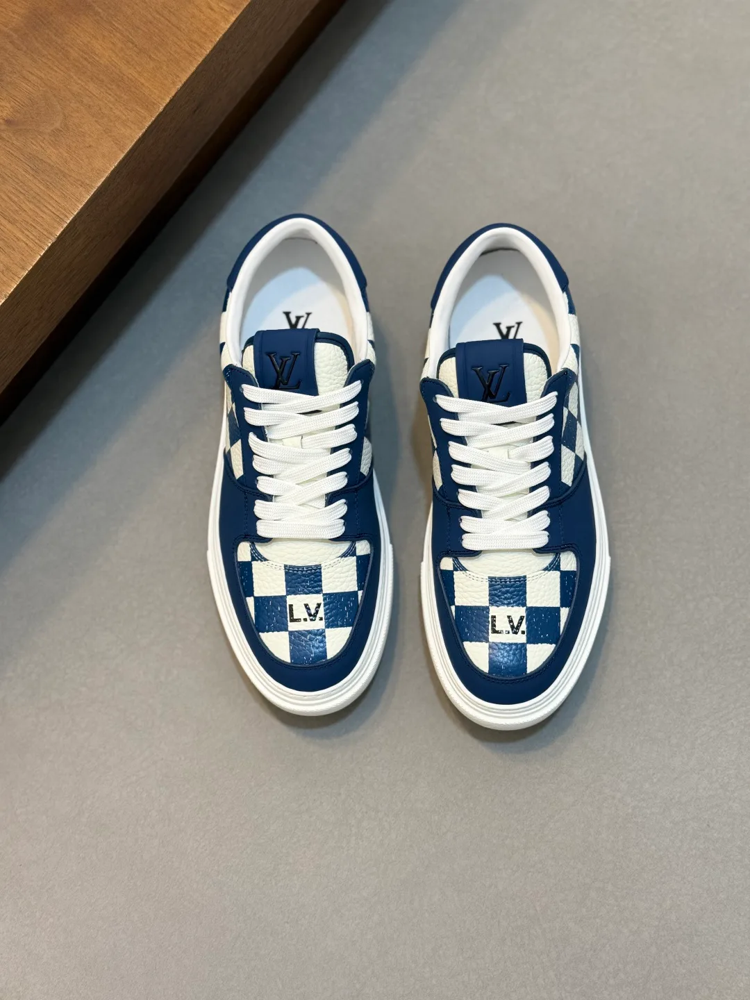 Men's Sneakers LOUIS VUITTON 17447613