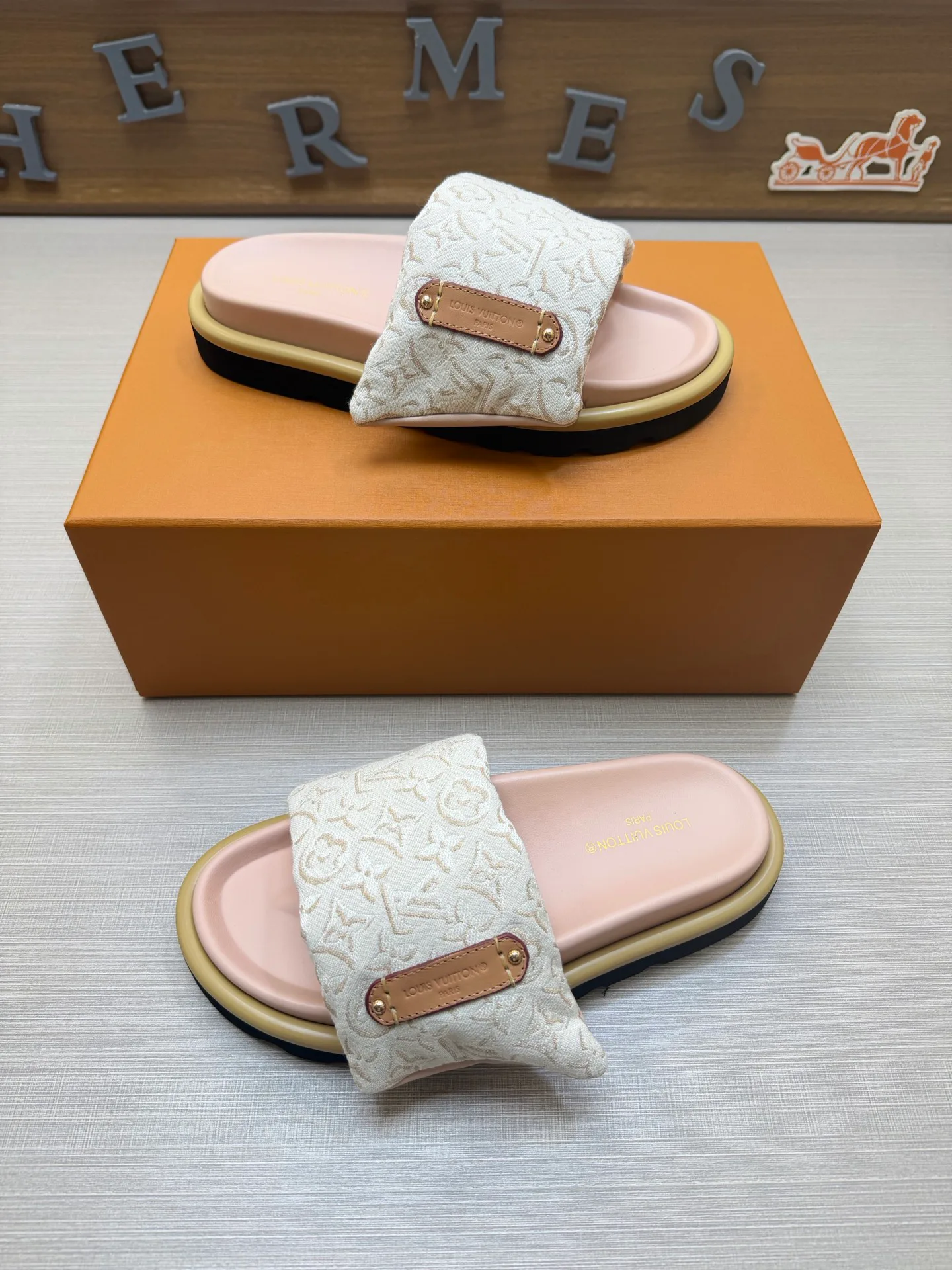 Women's Flip-Flops LOUIS VUITTON 18011827