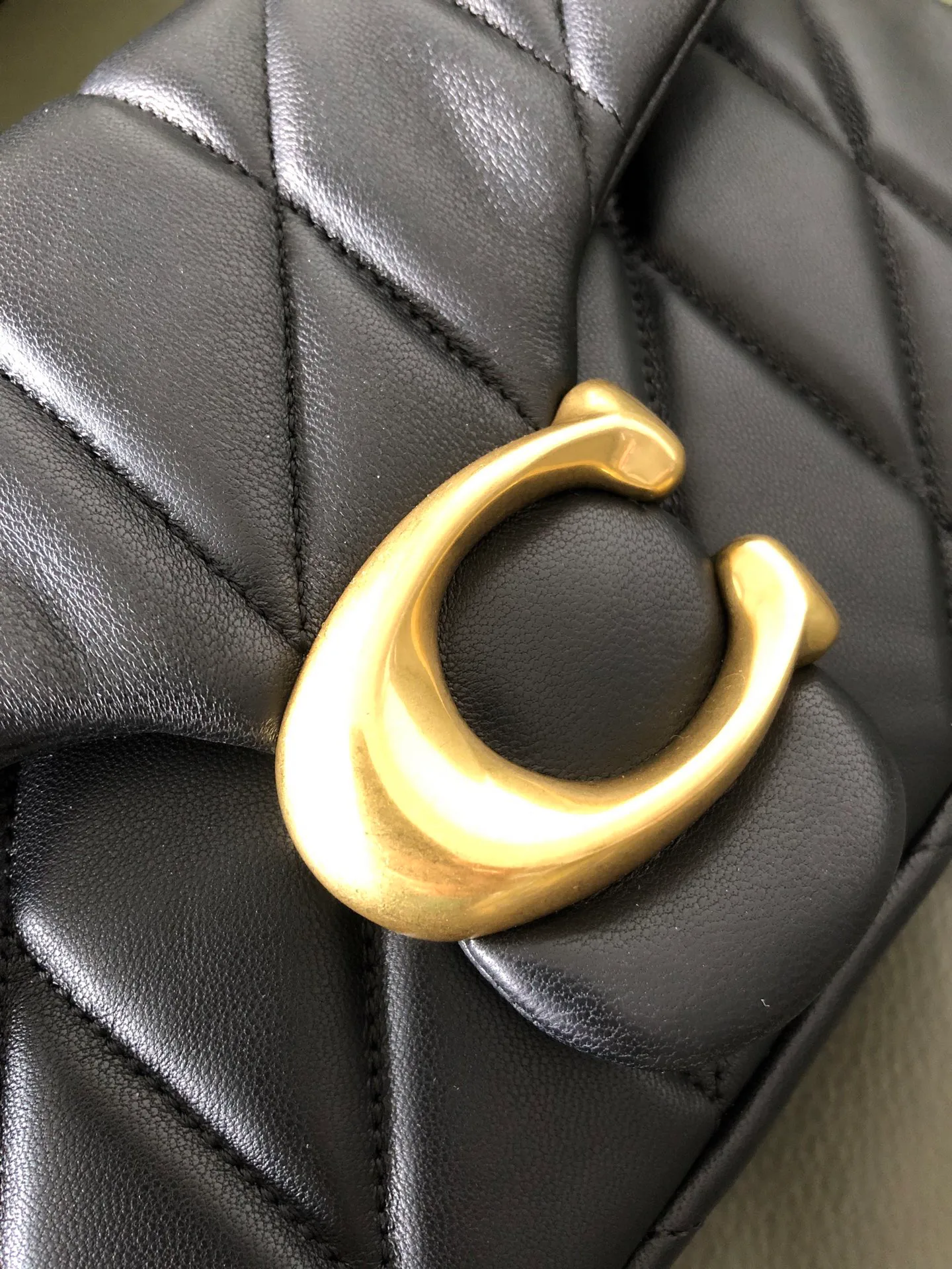 Women's Classic Handbags COACH 17960990