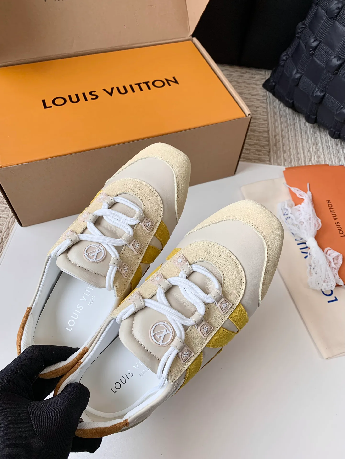 Women's Sneakers LOUIS VUITTON 17753812