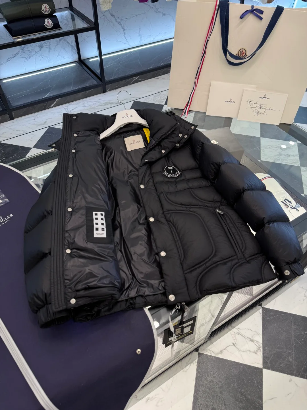 Women's Jackets And Down Jackets MONCLER 18007706