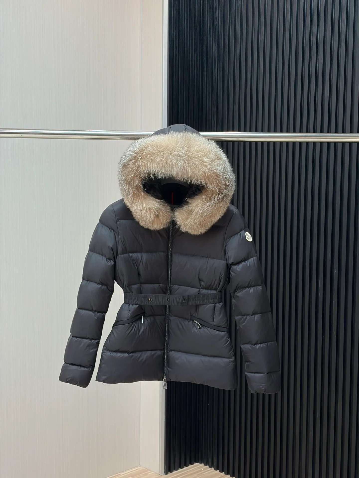 Women's Jackets And Down Jackets MONCLER 18007155