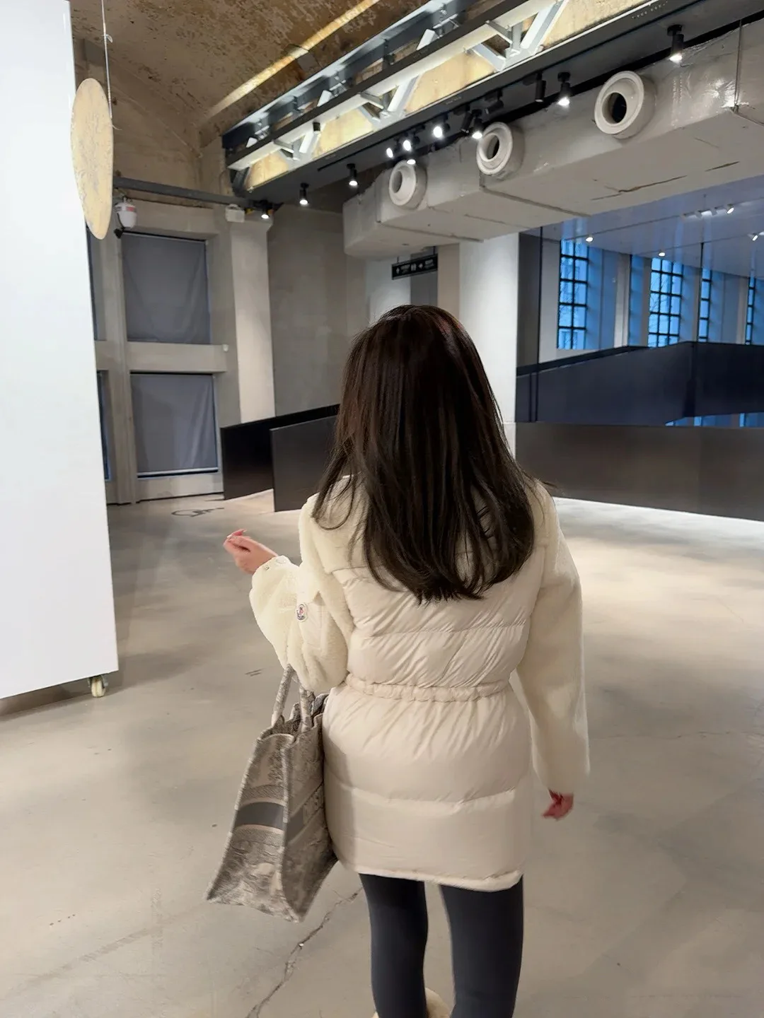 Women's Jackets And Down Jackets MONCLER 18415677