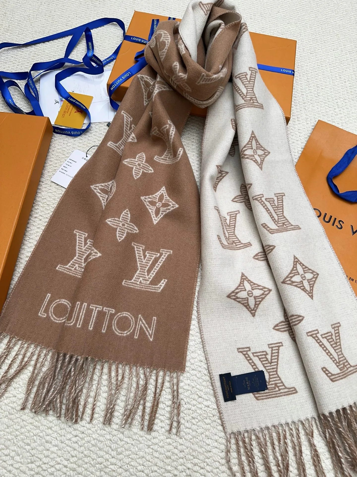 Scarves LOUIS VUITTON 18275093