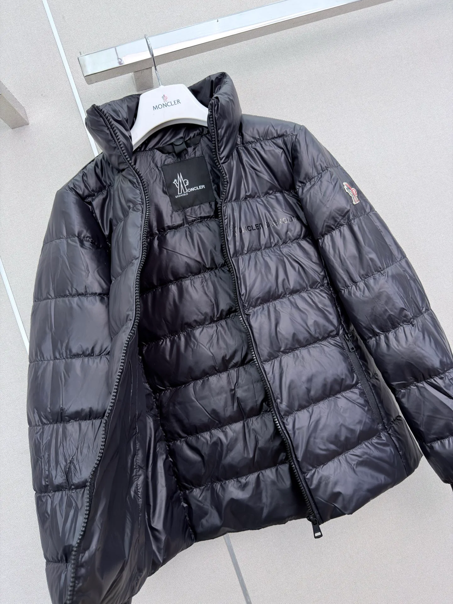 Women's Jackets And Down Jackets MONCLER 18501656