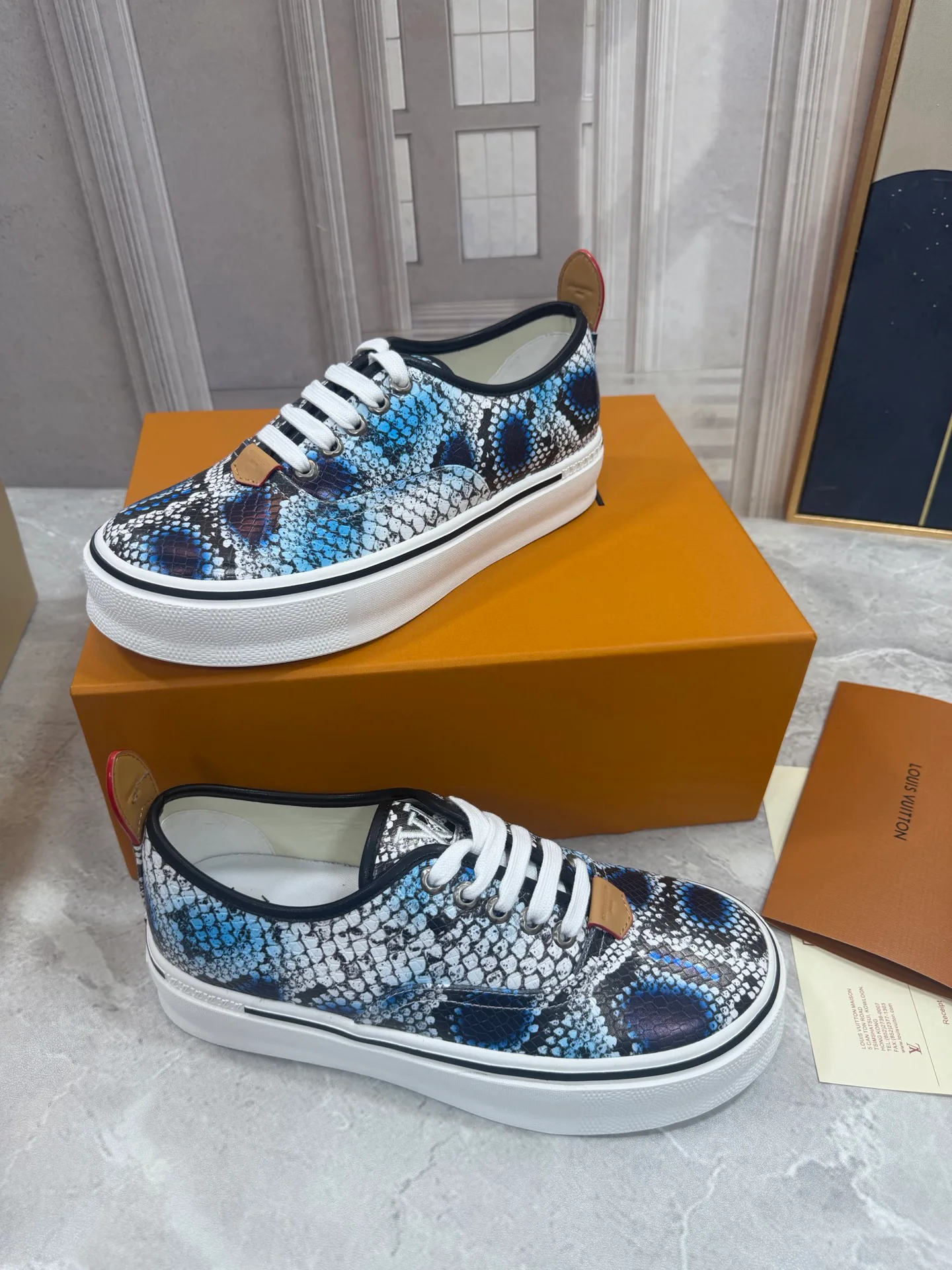 Men's Sneakers LOUIS VUITTON 18190060