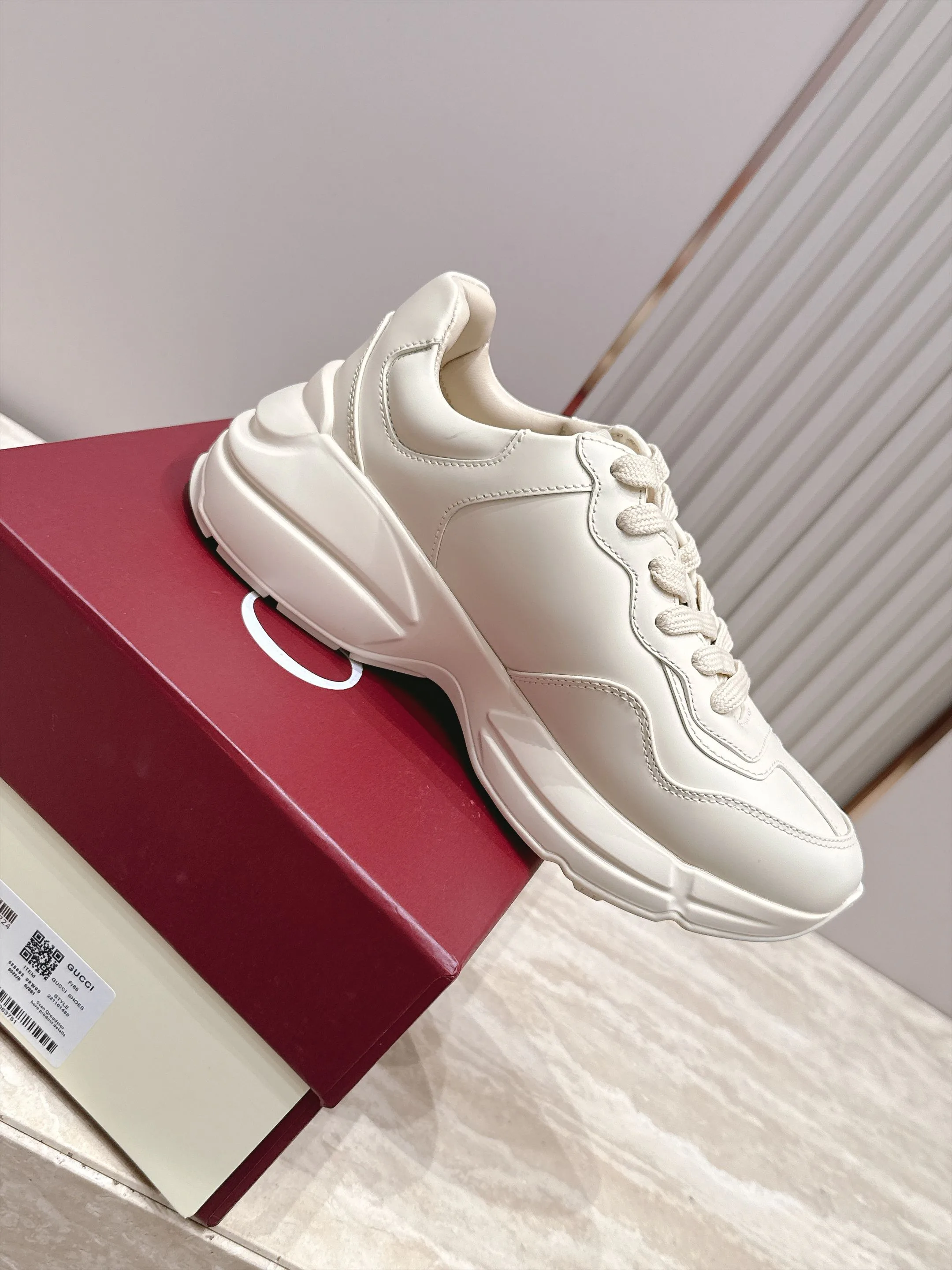 Women's Sneakers GUCCI 18025257