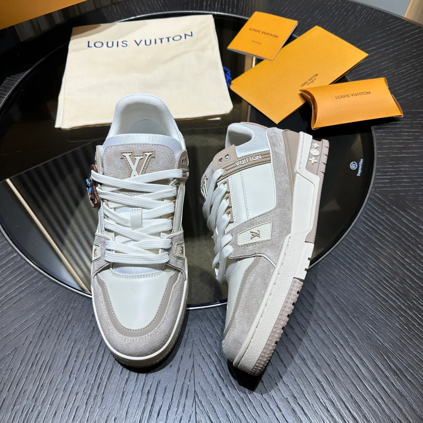 Men's Sneakers LOUIS VUITTON 18192393