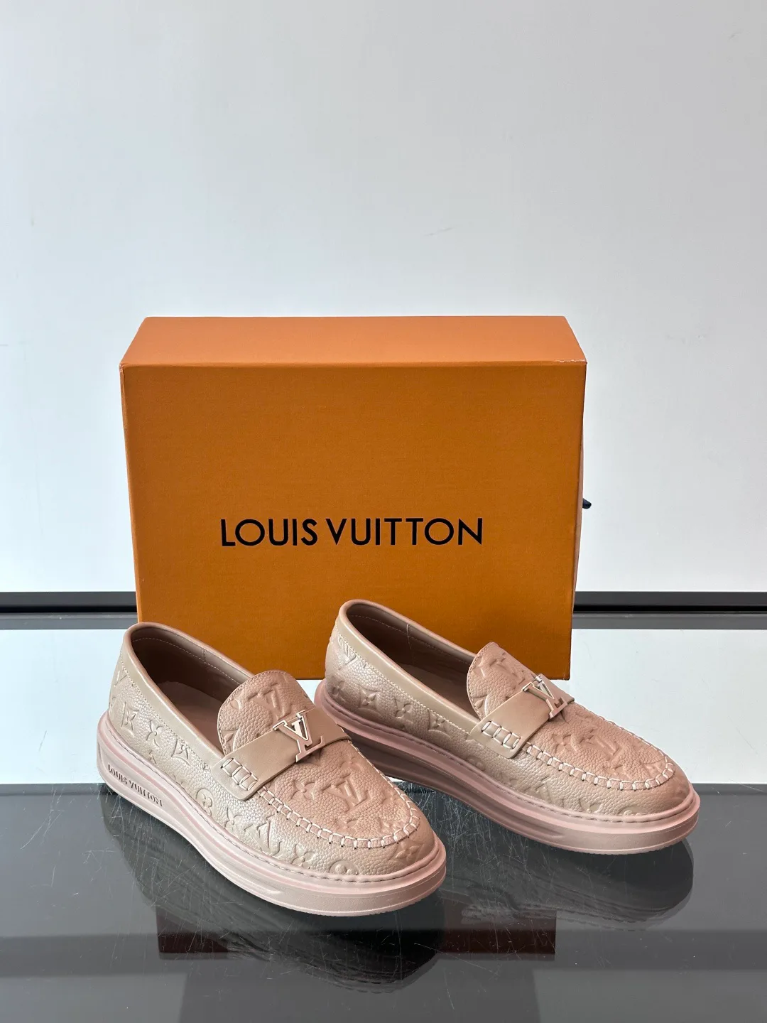 Men's Loafers And Dress Shoes LOUIS VUITTON 18400585