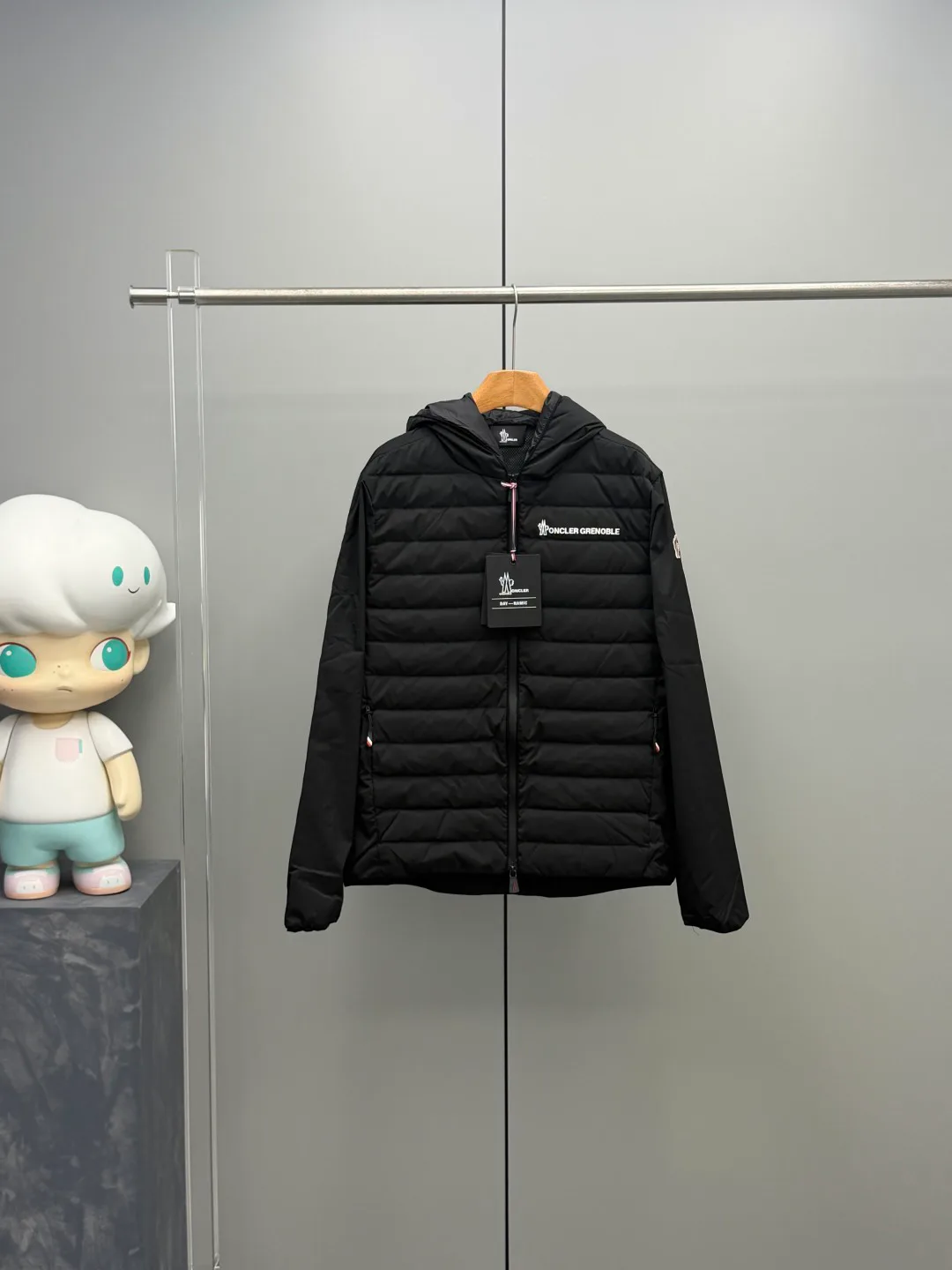 Men's Jackets And Down Jackets MONCLER 18330235