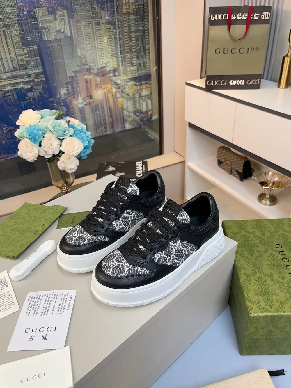 Women's Sneakers GUCCI 18369632