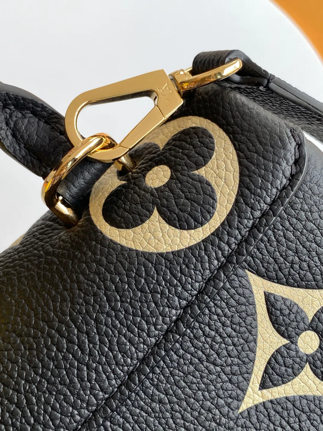 Women's Classic Handbags LOUIS VUITTON 18520976