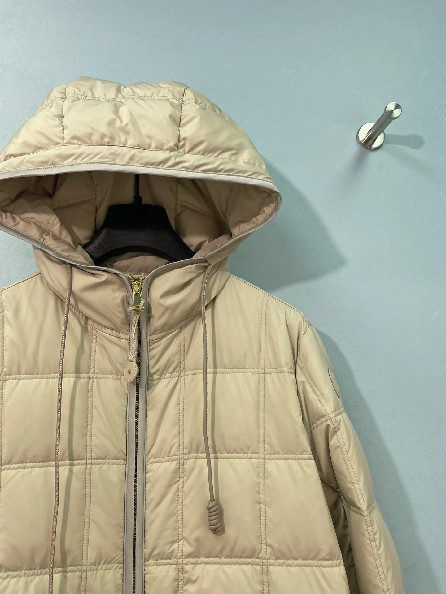 Women's Jackets And Down Jackets MONCLER 18513394
