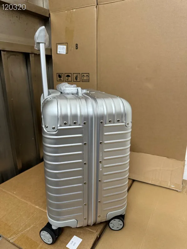 Чемоданы Rimowa 18667632