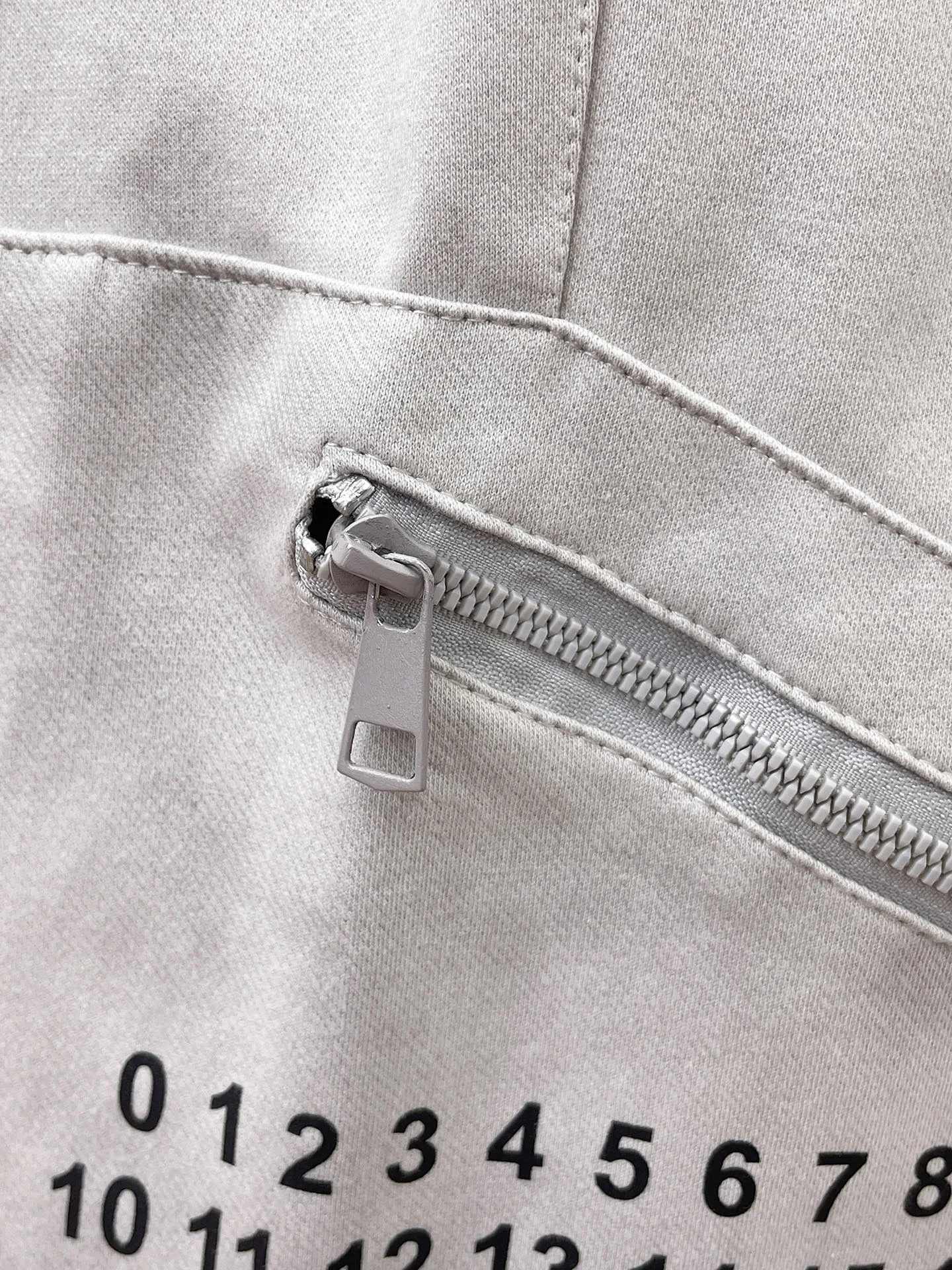Men's Trousers MAISON MARGIELA 18197350