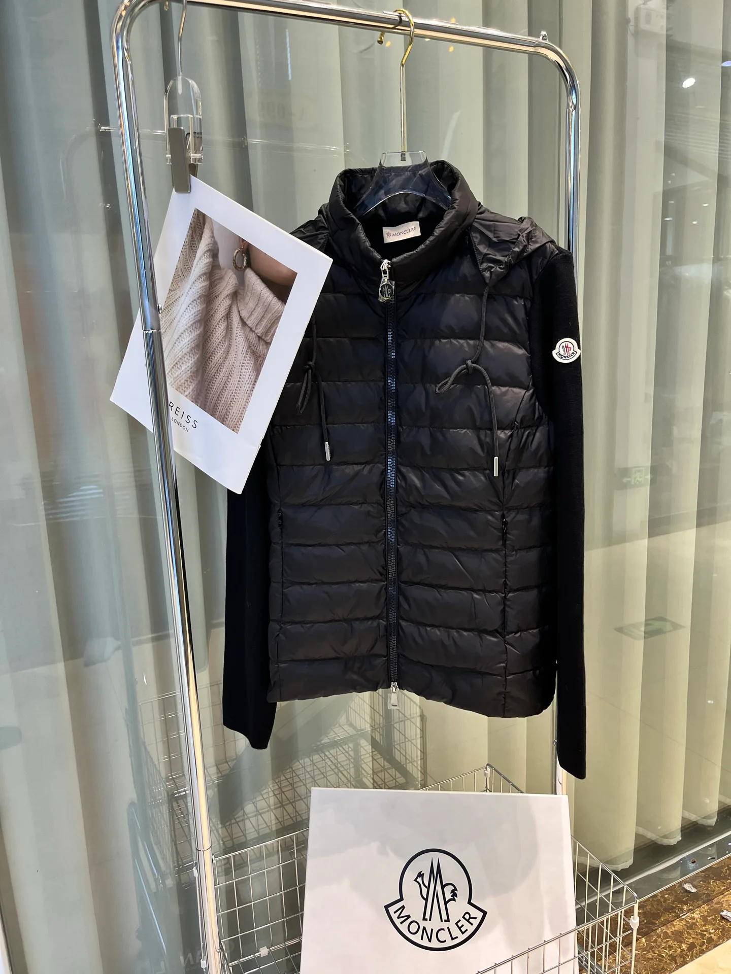 Women's Jackets And Down Jackets MONCLER 18204178
