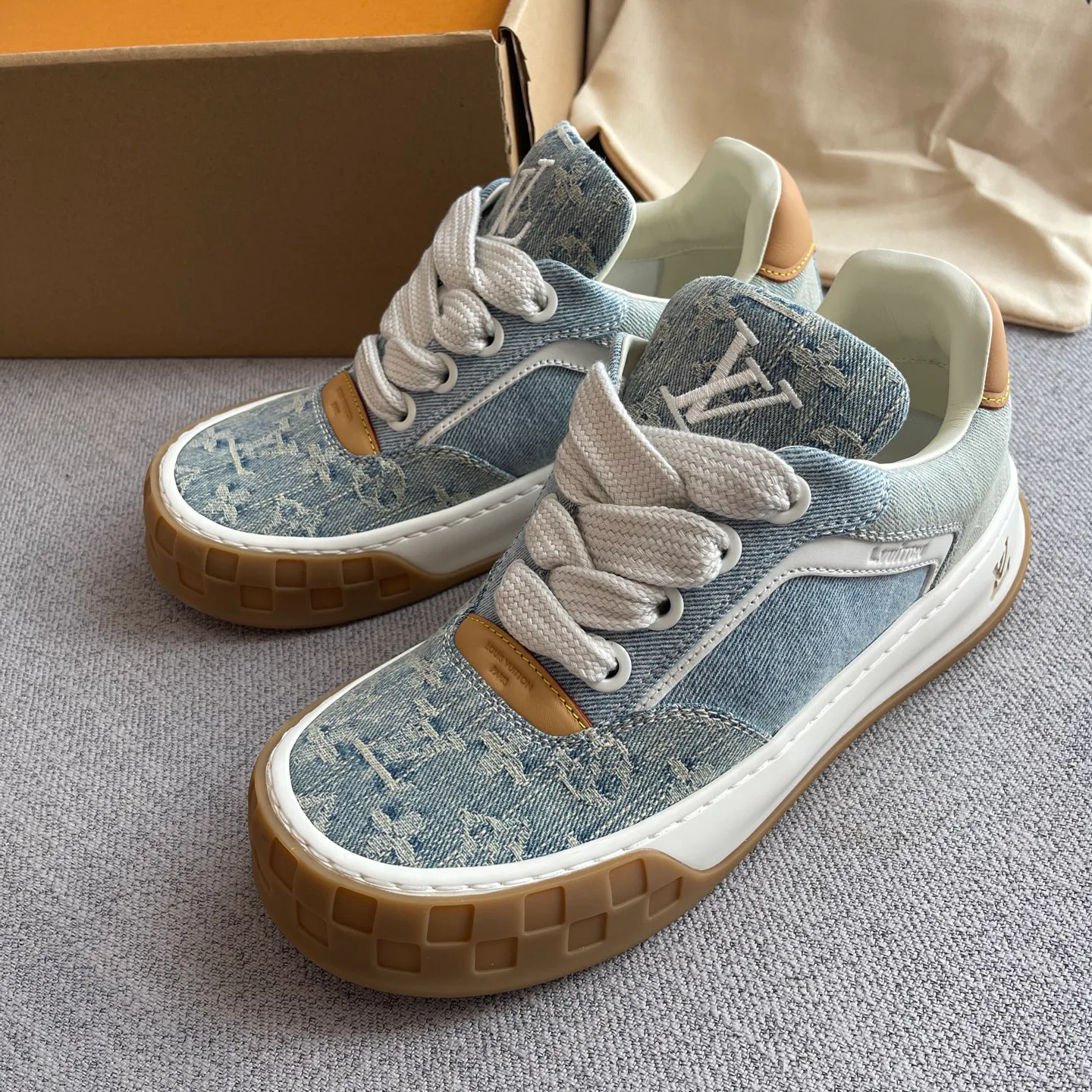Women's Sneakers LOUIS VUITTON 17511526