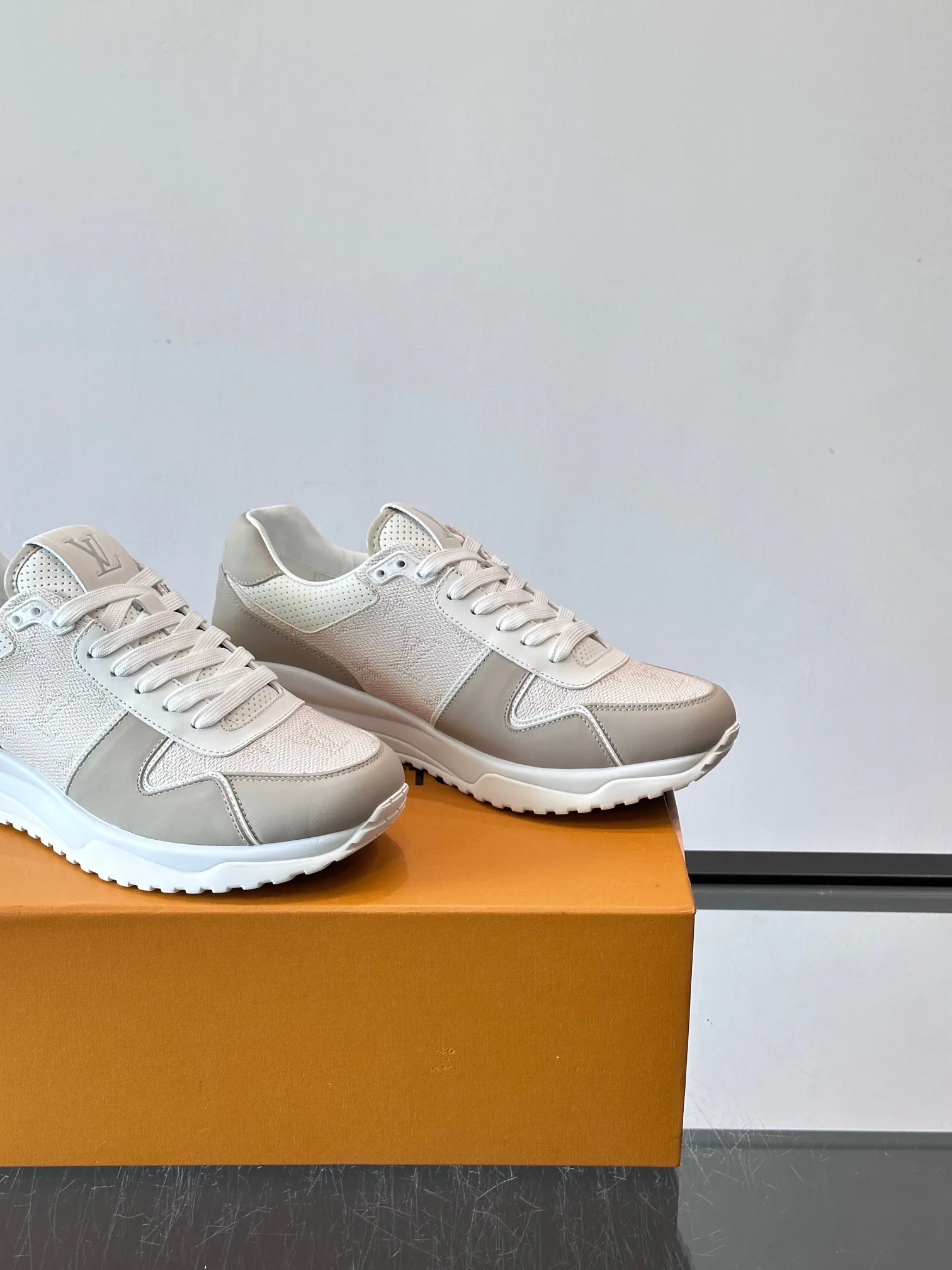Men's Sneakers LOUIS VUITTON 17689405